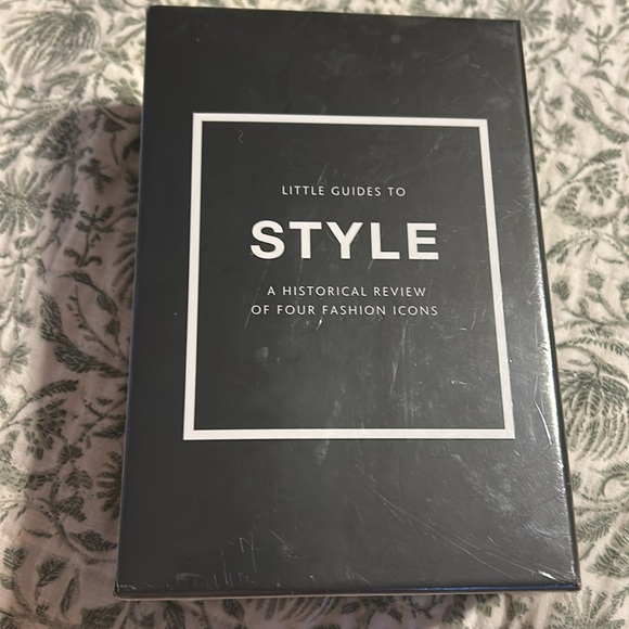 Little Guides to Style Box Set - Black and White - Picture 2 of 4